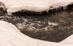 a river with snow on the side of it at Spa - Waterfront - La Source in Saint Come