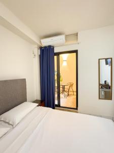 a bedroom with a bed and a view of a patio at Hospedaje Gran Imperial in Tumbes +11 photos