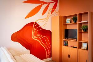a wall with a painting of a kite on it at Cocon coloré - centre de Caen - tout à pied in Caen