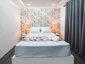 a bedroom with a large bed with two lamps at Evolve SAYA in Talawatugoda