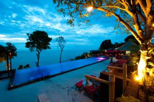 Peldbaseins naktsmītnē Sea Garden Resort Haad Chao Phao vai tās tuvumā