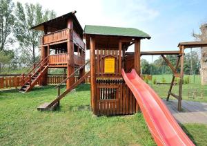 a playground with a slide and a play structure at Chalúpka Bratov v resorte APLEND in Veľký Slavkov