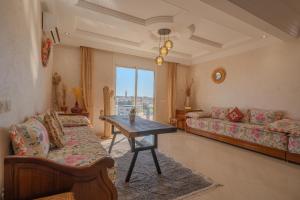 a living room with a couch and a table at appartement chaleureux essaouira in Essaouira