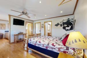 a bedroom with a bed and a ceiling fan at Cabin 2: Lakeside in Murphysboro in Etherton