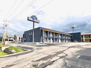 a building with a street sign in front of it at Airport Inn in Tulsa +1 photo