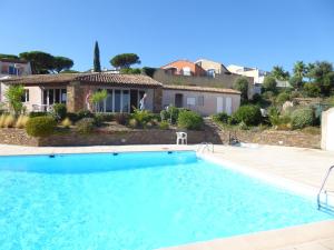 a large swimming pool in front of a house at Ferienhaus bei St. Tropez in Cogolin