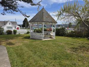 a gazebo in the middle of a yard at Modern Victorian by Beach and Forest Unit D in Crescent City