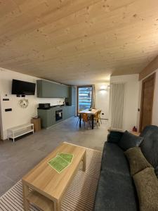 a living room with a couch and a table at Maison ValGià in Champoluc