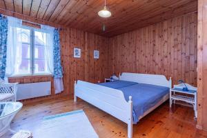 a bedroom with a bed and a wooden wall at BLE876-Holmsjoe-Husgoel-216 in Holmsjö