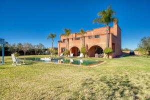 a house with a swimming pool in the yard at Villa Maloulou in Marrakesh