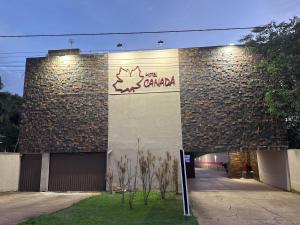 a building with a sign on the side of it at Motel Canadá moto gp in Senador Canedo