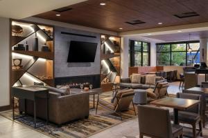 a living room with a fireplace and a tv at Sheraton Steamboat Resort Villas in Steamboat Springs