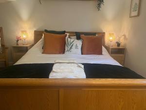 a bed with two lamps and two towels on it at Chiltern Studio in Wendover