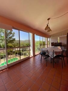 a dining room with a table and chairs and a balcony at Bendecida in San Antonio de Arredondo