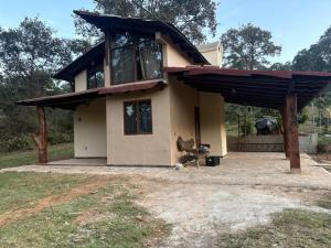 a house being constructed with a roof at Cabaña lagunita in Sabinas
