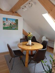 a dining room with a wooden table and chairs at Ferienhaus am Bach im Bayerischen Wald in Achslach