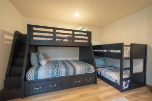 a bedroom with two bunk beds and a bed at Tolovana 6 in Cannon Beach