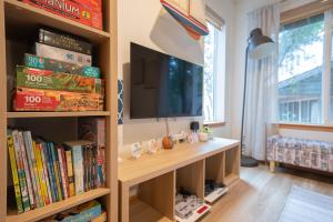 a living room with a book shelf filled with books at Tolovana 6 in Cannon Beach