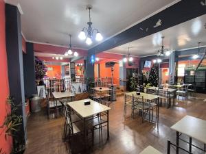 a restaurant with tables and chairs in a room at Hostal Rancel in Angol +17 photos