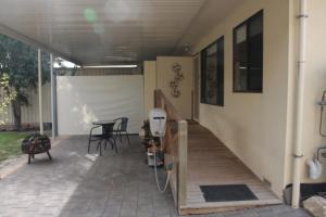 A porch or other outdoor area at Owl Place in Hahndorf