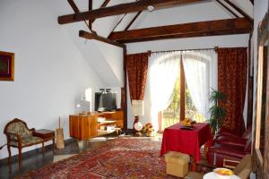 a living room with a red couch and a tv at Agrotur-Maya in Gorzyca