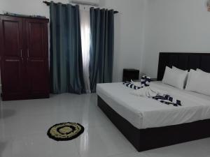 a bedroom with a large bed at SAS Villa in Ahungalla