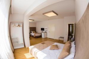 Postel nebo postele na pokoji v ubytování Bilge Suite Hotel
