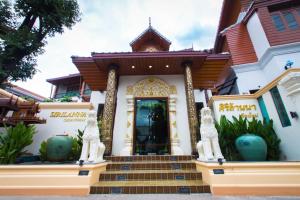 akritkritkritkritkritkritkrit house is akritkritkritkrit house at Villa Sirilanna Hotel in Chiang Mai