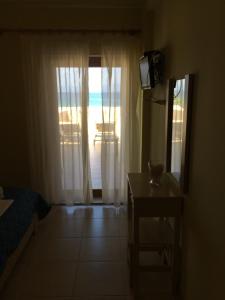 Televízia a/alebo spoločenská miestnosť v ubytovaní Sarti Paradise