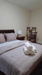 a bedroom with a bed with towels on it at CityStay in Baltimore
