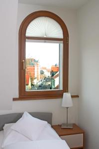 En eller flere senger på et rom på Hotel & Apartments Fürstenhof am Bauhaus