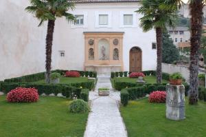 Vrt ispred objekta Palazzo Leti Residenza d'Epoca