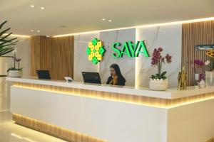 aiya sign on a wall in a hotel lobby at Saya Hotel & Suites in Cuenca