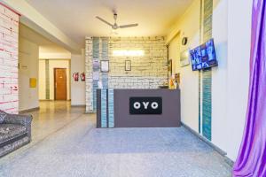 a lobby with a tv on a wall at Hotel O Honey Inn in New Delhi