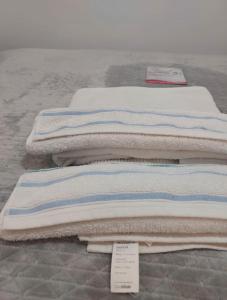 a pile of towels sitting on top of a table at Monoambiente Confortable, Muy Próximo a Calacoto in La Paz