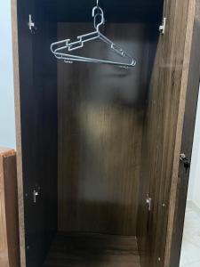 a wooden door with a hanger on top of it at Monoambiente Confortable, Muy Próximo a Calacoto in La Paz +22 photos