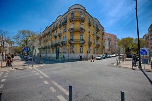 a yellow building on the side of a street at Chalet D´Ávila Guest House in Lisbon