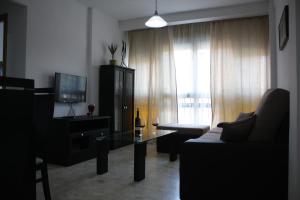 Televízia a/alebo spoločenská miestnosť v ubytovaní Apartamento moderno cerca del centro