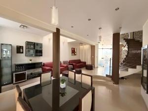 a living room with a table and a couch at Huacachina Boutique Hotel in Ica