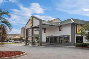 a building with a fast food restaurant at Super 8 by Wyndham Valdosta GA I-75 in Valdosta