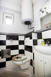 A bathroom at Apartment Roko