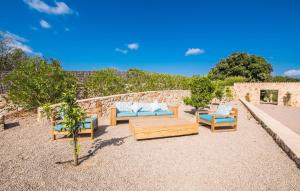 a group of couches and chairs in a yard at La Fuente De Montuiri in Montuiri
