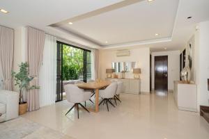 a dining room with a table and chairs at Luxury 5 bed Laguna Park no Pool in Bang Tao Beach