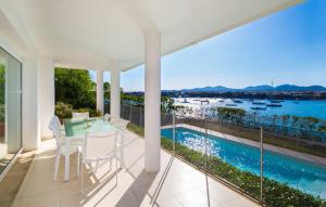a house with a balcony with a view of the water at Esperanza in Portocolom