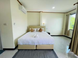 a bedroom with a large bed in a room at Libong River View in Ban Maphrao (2)