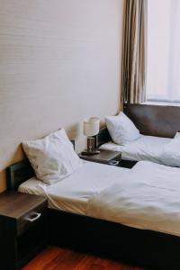 two beds in a hotel room with at Diament in Nowa Ruda