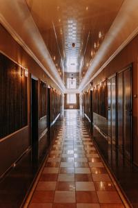 a hallway in a building with a tiled floor at Diament in Nowa Ruda