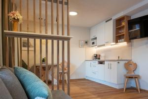 a living room with a couch and a kitchen at Karwendelnest in Maurach