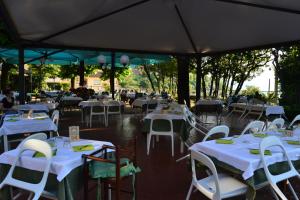 ห้องอาหารหรือที่รับประทานอาหารของ Albergo Umbria