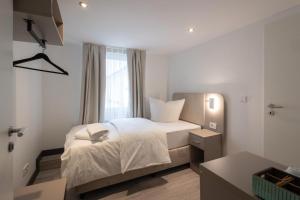 a hotel room with a bed and a window at Hotel Johannisberg Bad Homburg in Bad Homburg vor der Höhe